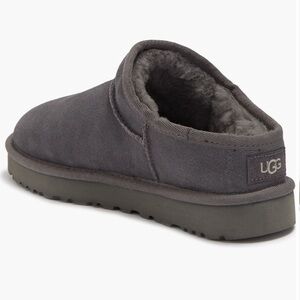 Women’s Uggs size 8 in Grey